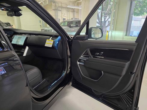 New 2026 Land Rover Range Rover SE AWD/4WD image 12