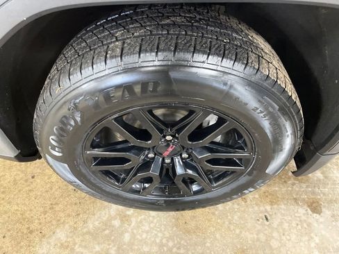 Used 2023 GMC Sierra 1500 Elevation image 26