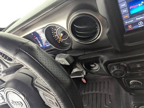 Used 2021 Jeep Gladiator Sport image 24