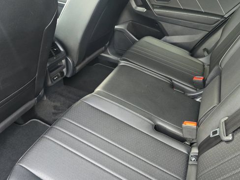 Used 2023 Volkswagen Tiguan SE AWD/4WD image 12