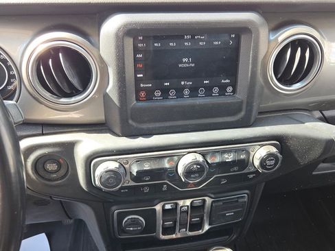 Used 2020 Jeep Wrangler Unlimited Sahara image 17