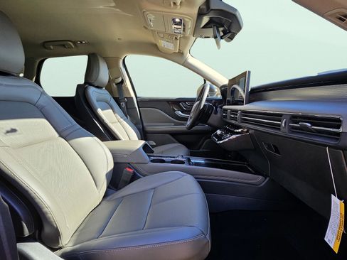 New 2026 Lincoln Corsair Premiere image 14