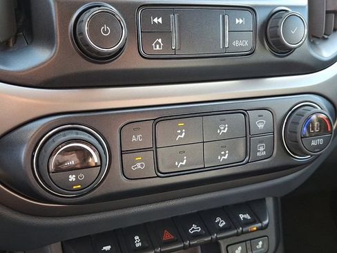 Used 2022 Chevrolet Colorado Z71 AWD/4WD image 26