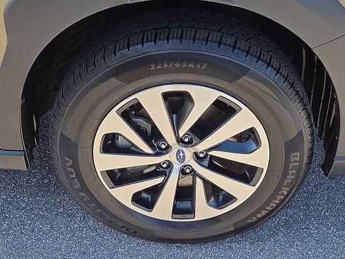 Used 2024 Subaru Outback Premium AWD/4WD image 7