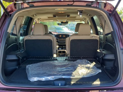 Used 2021 Honda Pilot Touring image 11