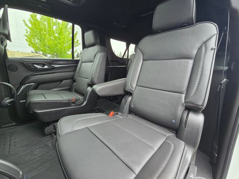 Used 2024 GMC Yukon XL Denali w/ Advanced Technology Package AWD/4WD image 17