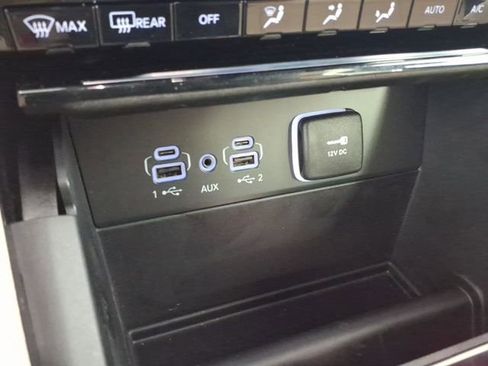 Used 2023 Jeep Grand Cherokee L Limited AWD/4WD image 27