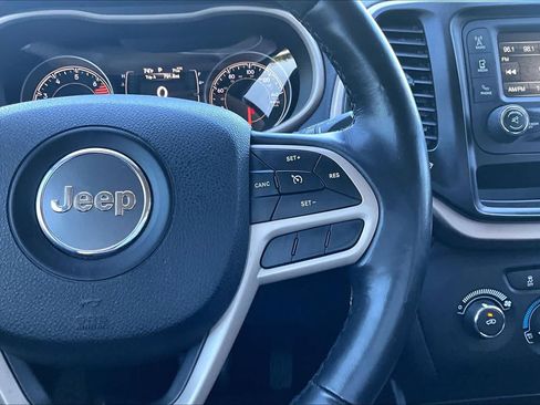 Used 2017 Jeep Cherokee Sport FWD image 24