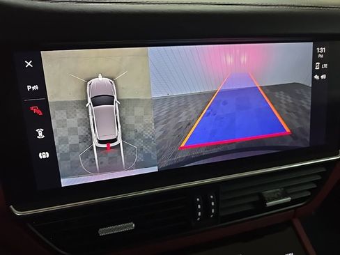 Used 2022 Porsche Cayenne Platinum Edition image 24