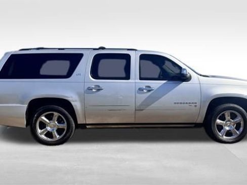 Used 2013 Chevrolet Suburban LTZ image 5