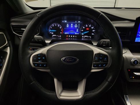 Used 2022 Ford Explorer XLT w/ Equipment Group 202A image 22