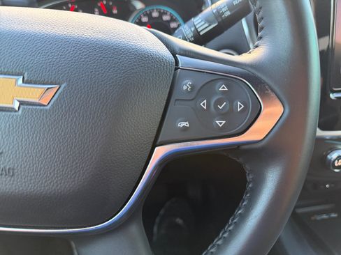 Used 2022 Chevrolet Traverse LT FWD image 18