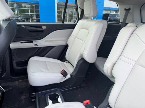 Used 2025 Lincoln Aviator AWD w/ Jet Appearance Package image 10