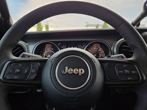 Used 2023 Jeep Wrangler Unlimited Sport AWD/4WD image 34