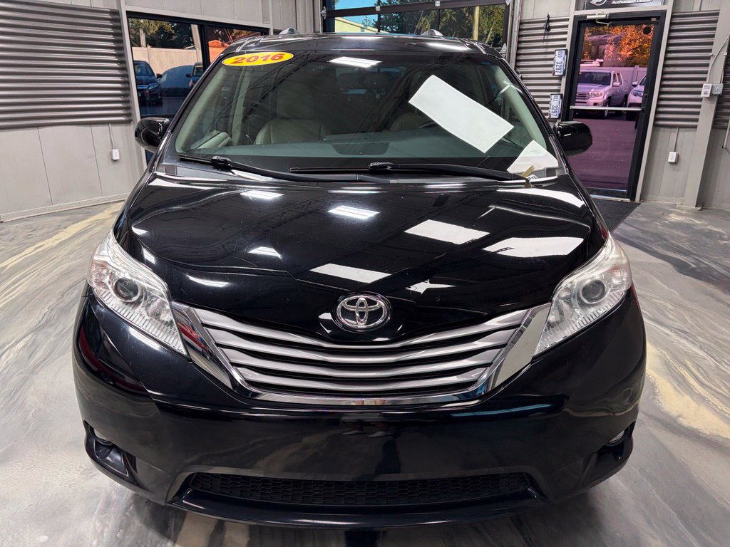 Used 2016 Toyota Sienna XLE w/ XLE Navigation Package FWD image 42