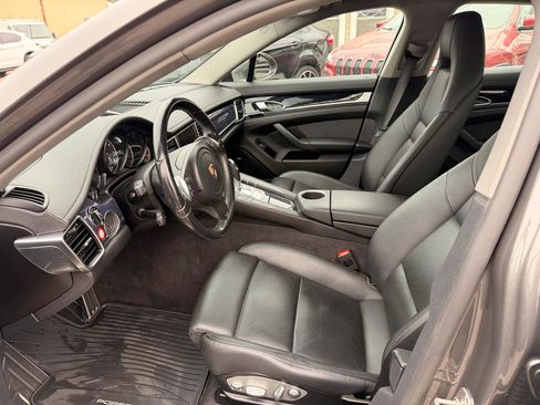 Used 2015 Porsche Panamera 4 w/ Premium Package image 23