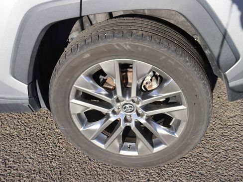 Used 2019 Toyota RAV4 XLE Premium image 9