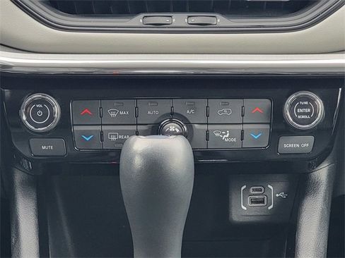 Certified 2022 Jeep Compass Limited image 29