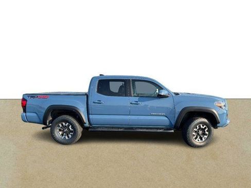 Certified 2019 Toyota Tacoma TRD Off-Road AWD/4WD image 2
