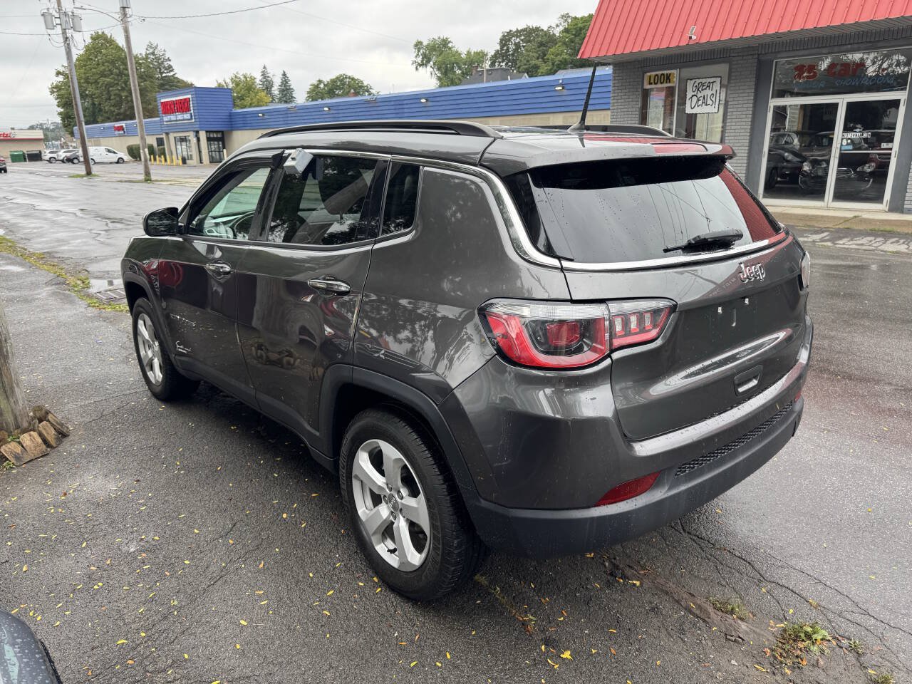 Used 2018 Jeep Compass Latitude w/ Cold Weather Group AWD/4WD image 6