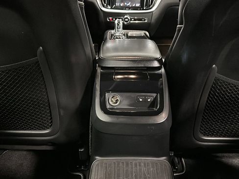 Used 2019 Volvo S60 T8 R-Design image 20