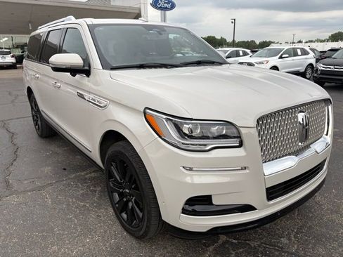 Used 2024 Lincoln Navigator L Reserve AWD/4WD image 11