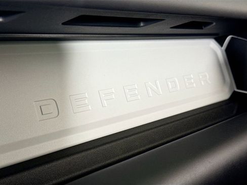 Used 2025 Land Rover Defender 110 S image 22