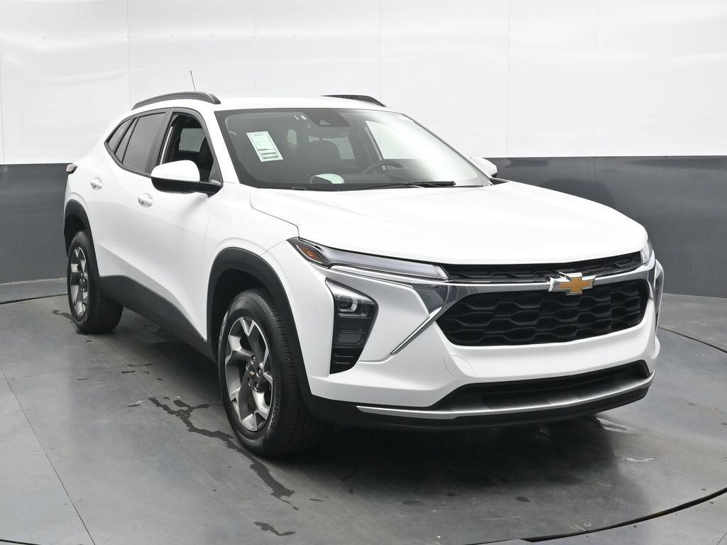Used 2025 Chevrolet Trax LT w/ LT Convenience Package FWD image 6