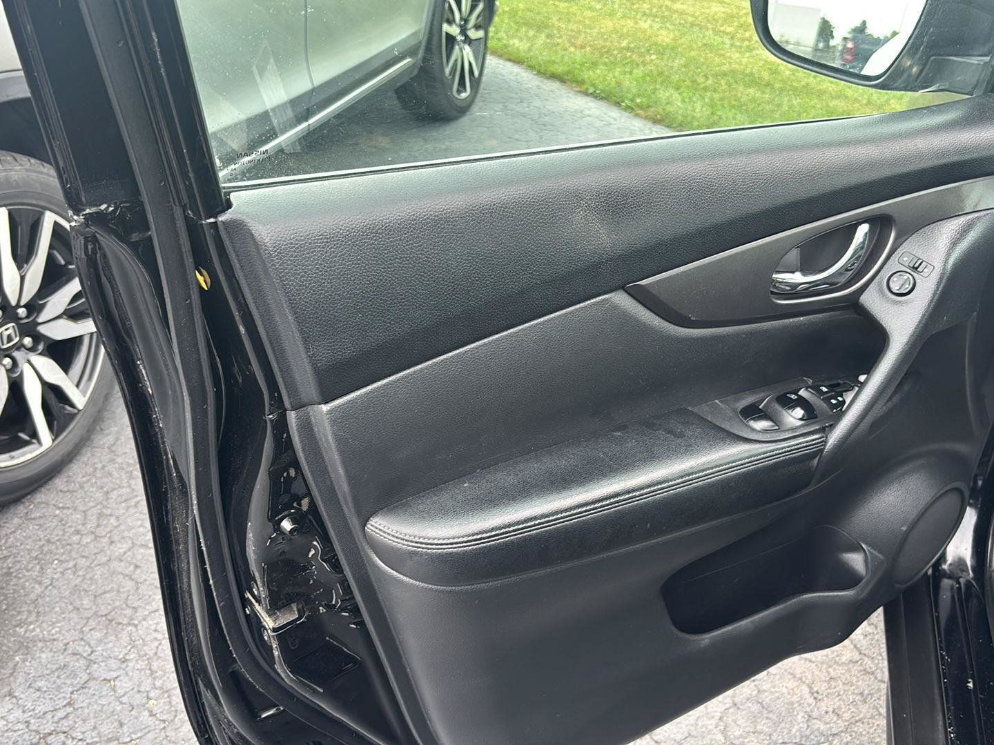 Used 2020 Nissan Rogue S FWD image 14