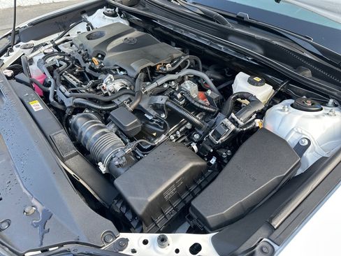 Used 2025 Toyota Camry SE image 32