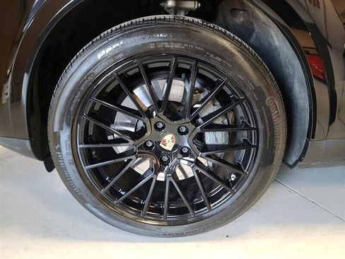 Used 2023 Porsche Cayenne S w/ Premium Package Plus image 15