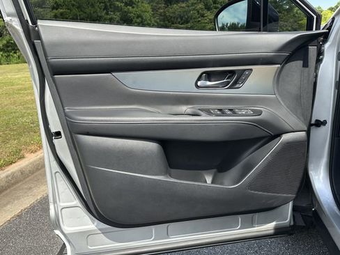 Certified 2025 Nissan Murano SL AWD/4WD image 12
