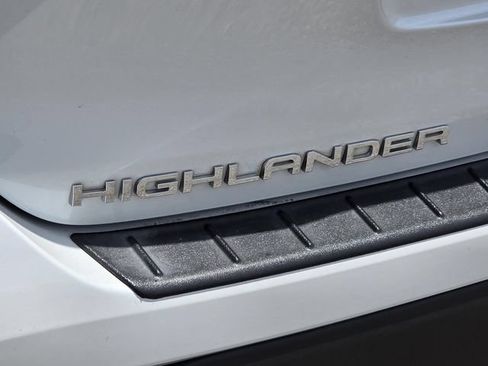 Used 2023 Toyota Highlander XLE FWD image 33