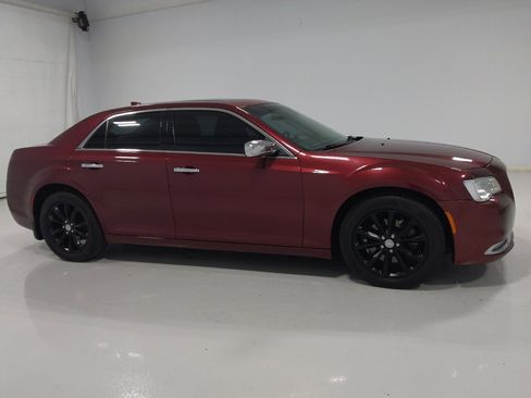 Used 2017 Chrysler 300 C image 11