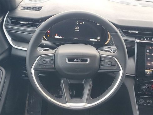 New 2025 Jeep Grand Cherokee L Altitude image 14