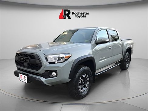 Used 2022 Toyota Tacoma TRD Off-Road w/ Technology Package image 9