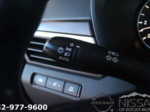 Used 2024 Nissan Altima 2.5 SV image 23
