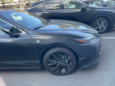 Used 2023 Lexus ES 350 F Sport w/ Accessory Package (Z2) FWD image 2