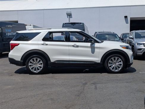 Used 2022 Ford Explorer Limited w/ Equipment Group 301A image 2