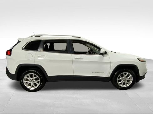Used 2015 Jeep Cherokee Latitude w/ Cold Weather Group AWD/4WD image 10