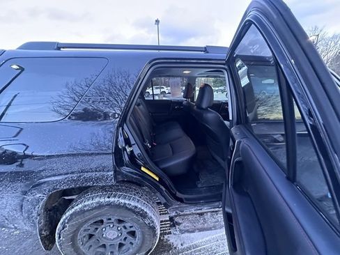 Used 2024 Toyota 4Runner TRD Off-Road Premium image 9