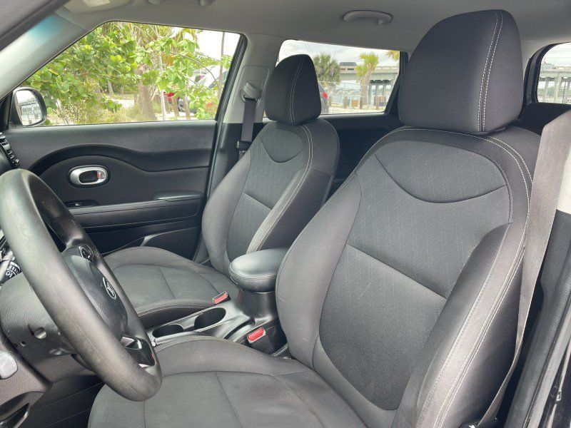 Used 2018 Kia Soul FWD image 2
