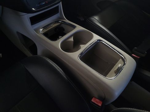 Used 2019 Dodge Grand Caravan SXT FWD image 26
