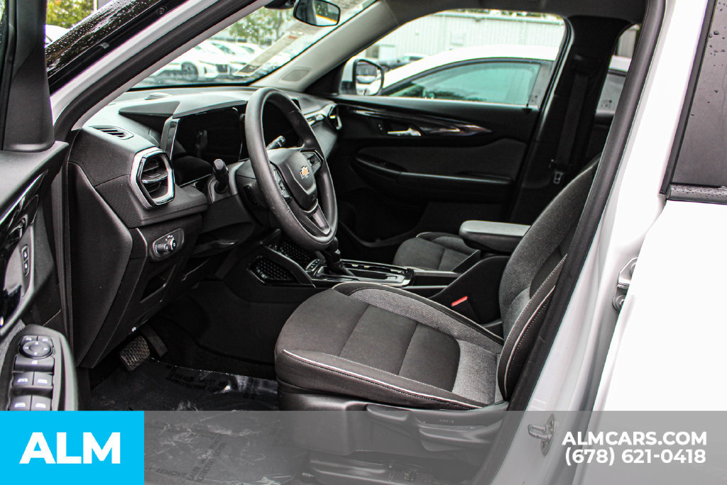 Used 2025 Chevrolet TrailBlazer LT AWD/4WD image 16