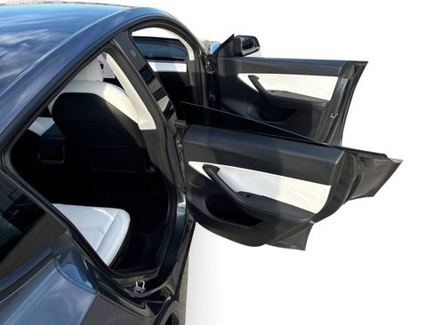 Certified 2022 Tesla Model Y Long Range AWD/4WD image 12