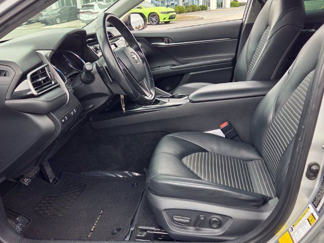 Used 2019 Toyota Camry SE FWD image 5
