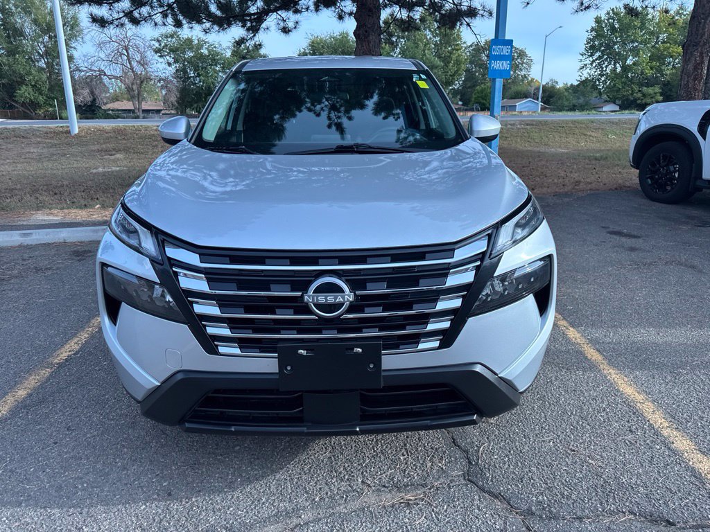 Used 2025 Nissan Rogue SV AWD/4WD image 4