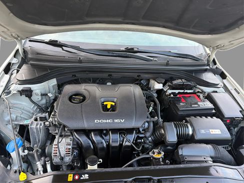 Used 2017 Hyundai Elantra SE FWD image 13