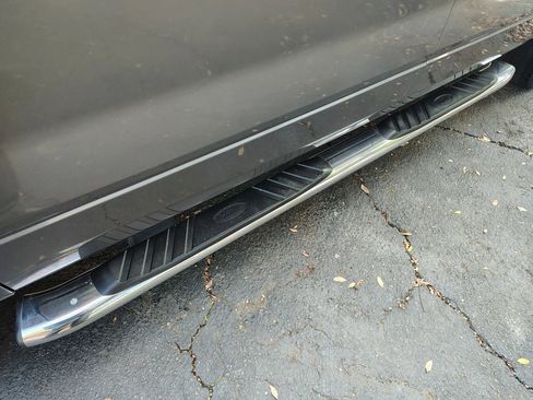 Used 2011 Ford F150 XLT w/ XLT Chrome Pkg image 4