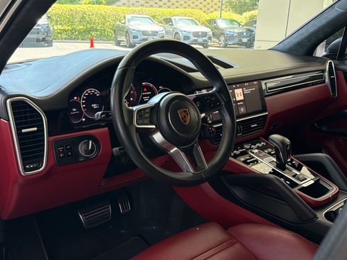 Used 2021 Porsche Cayenne GTS AWD/4WD image 4